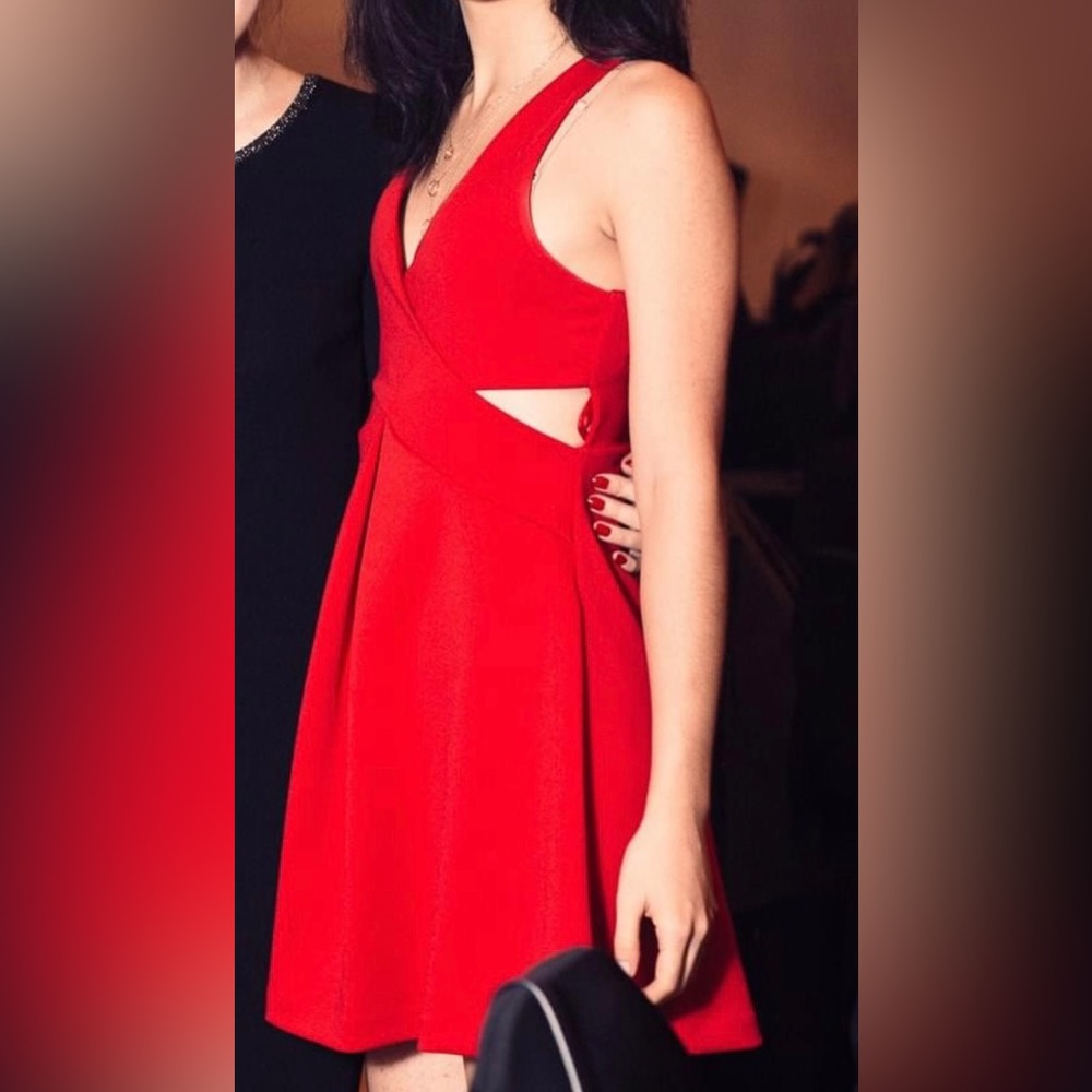 Cocktail dress with cut out